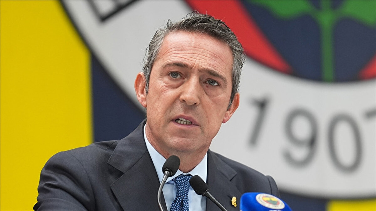 Öte yandan Fenerbahçe'nin yeni teknik direktörü de belli oldu.