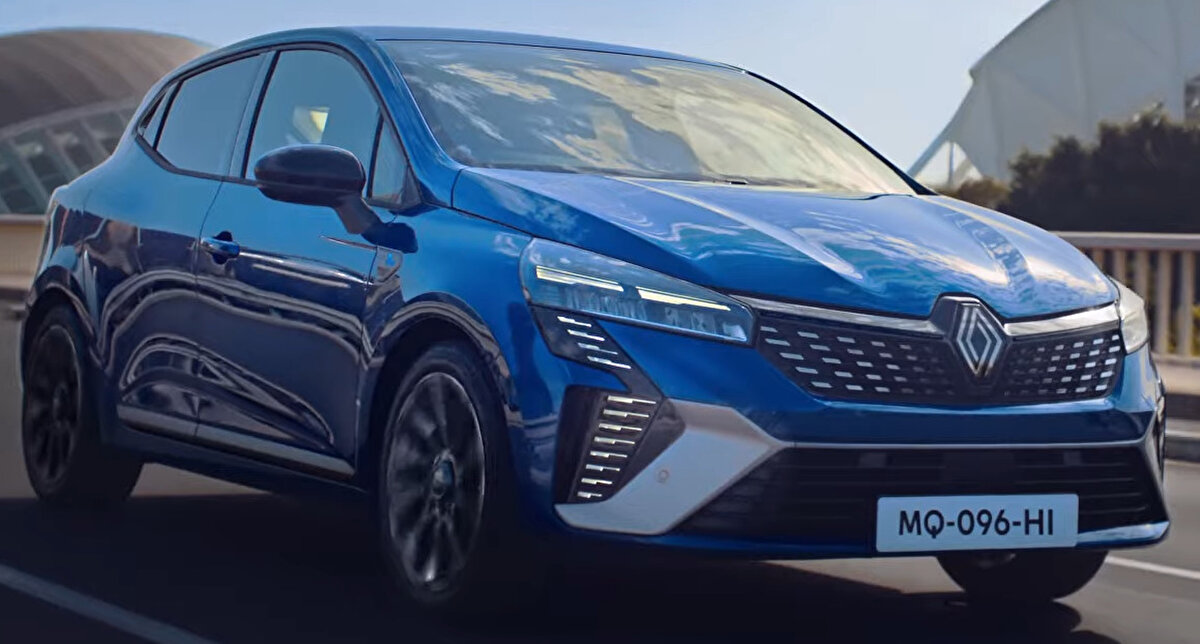 Renault Clio – 6,3 lt yakıt tüketimi<br><br>Türkiye’nin popüler modellerinden Renault Clio, 1.447.000 TL’den başlayan fiyatlarla satılıyor. 100 km’de ortalama 6,3 litre benzin tüketen Clio, listede en çok yakan modellerden biri.