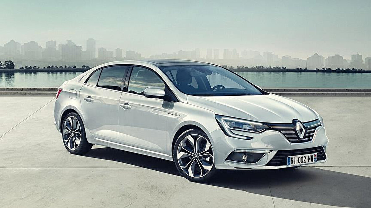 Renault Megane Sedan – 4 litre ile listenin lideri<br><br>Listenin en ekonomik modeli ise Renault Megane Sedan’ın dizel versiyonu oldu. 1,6 litrelik dizel motoruyla 100 km’de sadece 4 litre yakıt tüketen Megane Sedan, 2.149.000 TL fiyat etiketiyle en pahalı seçenek olarak öne çıkıyor.
