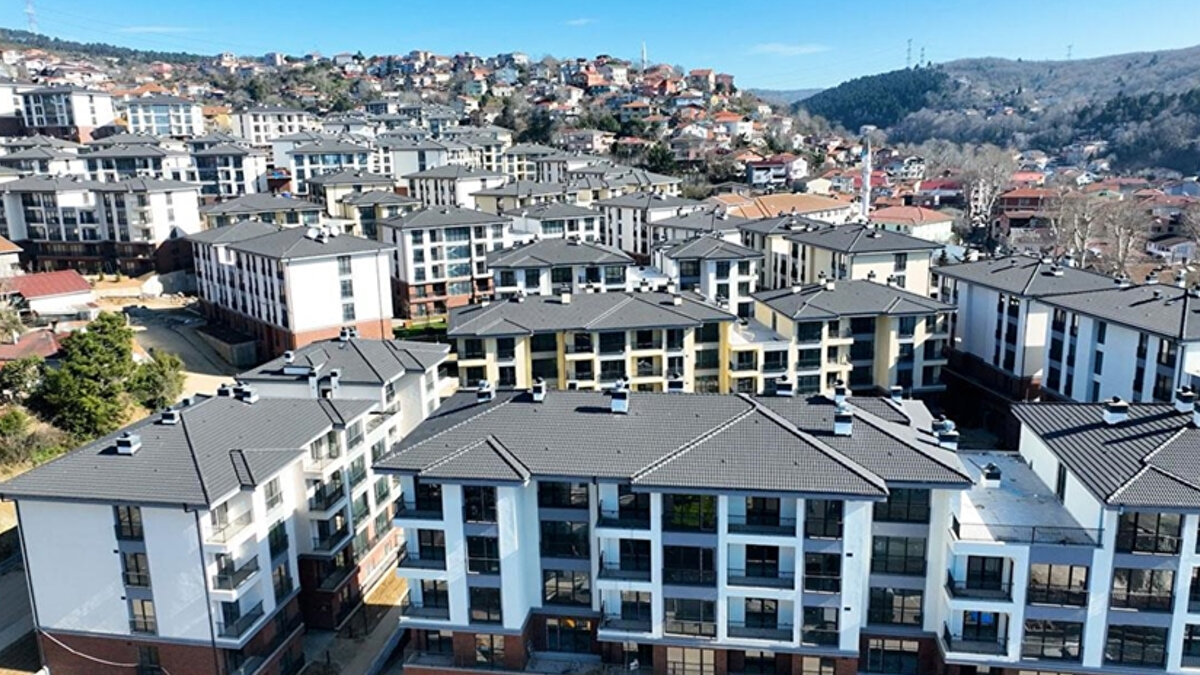 2. Şanlıurfa – %8,76<br><br>Güneydoğu’nun yükselen şehirlerinden Şanlıurfa, 15.929 TL ortalama kirayla ikinci sırada. Yıllık %8,76 kira getirisiyle yatırımcıların ilgisini çekiyor.