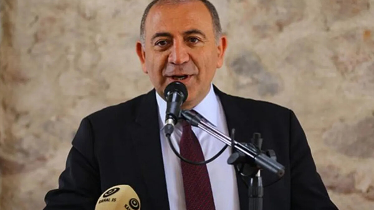 CHP İstanbul İl Yönetimine Atanması<br><br>8 Ekim 2023’te yapılan CHP 38. Olağan İstanbul Kongresi’ne ilişkin açılan davada mahkeme, kongreyi iptal etti. Kararla birlikte CHP İstanbul İl Başkanlığı’nda Özgür Çelik ve yönetimi görevden alındı. Yerine tedbiren 5 kişilik bir yönetim atanırken, bu isimler arasında Gürsel Tekin de yer aldı.