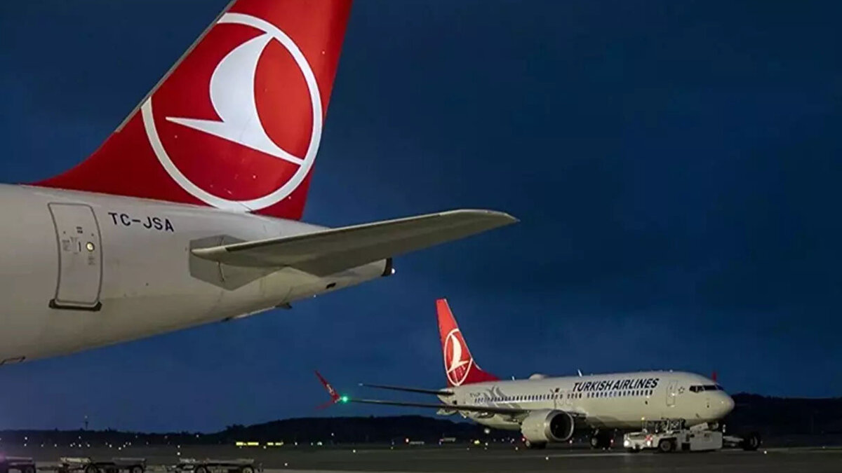 THYAO Temettü 2025 Hisse Başına Ne Kadar?<br><br>THYAO yatırımcılarına toplamda brüt 6,88 TL, net 5,85 TL temettü ödemesi yapacak. Bu ödeme, iki eşit taksit halinde hissedarlara aktarılacak.<br><br>1. taksit ödeme tutarı: Net 2,92 TL<br><br>2. taksit ödeme tutarı: Net 2,92 TL<br><br>Bu rakamlar, hisse senedi yatırımcıları için önemli bir getiri oluştururken, temettü kararı şirketin kârlılık gücünü de ortaya koydu.