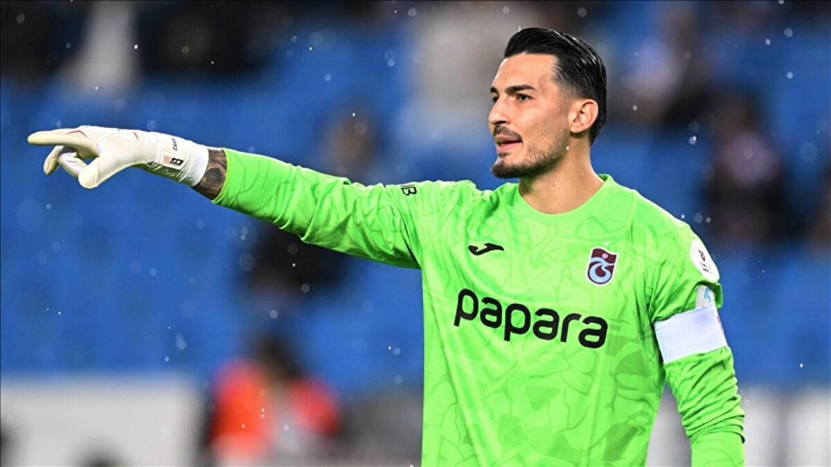 İşte Uğurcan Çakır'dan Trabzonspor'a ve taraftara veda paylaşımı; <br><br> <br><br>"Bugün bu satırları yazmak benim için hiç kolay değil... Kupalar kaldırdık, şampiyonluklar yaşadık, birlikte ağladık, birlikte güldük... Sizlerle kurduğumuz bağ, kelimelerle anlatılamayacak kadar özel. Ancak hayat bazen insanı zor kararlarla sınar.<br><br> <br><br>Benim için de böyle bir dönemden geçiyorum. Şampiyonlar Ligi’nde forma giymek, ailemle birlikte yeni bir serüvene adım atmak ve futbol kariyerimde yeni hedeflere yürümek istiyorum. Bunun için Galatasaray’dan gelen teklifi değerlendirip kararımı aldım.<br><br> <br><br>Ama Trabzonspor’dan ayrılırken, Türk futbol tarihinin en yüksek bonservis bedelini kazandırarak, her zaman dik duruşumu koruyarak, alnımın akıyla veda etmek istiyorum. Ben Trabzonspor’un evladı olmaktan asla vazgeçmeyeceğim. Bu arma kalbimde daima en özel yerde olacak."