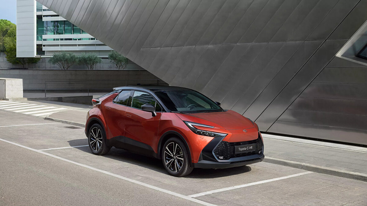 Toyota C-HR Hybrıd<br><br>Başlangıç fiyatı:<br>1.950.000 TL<br>2.100.000 TL<br>Toyota C-HR Hybrid'de %70 ÖTV Avantajı