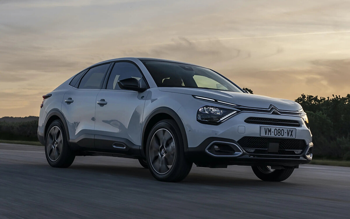 Elektrikli ë-C4 X<br>115 kW<br>Max<br>2025<br>Anahtar Teslim Fiyatı (TL)<br>2.039.000 TL<br><br>Nakit İndirimli Fiyat (TL)<br>1.999.000 TL