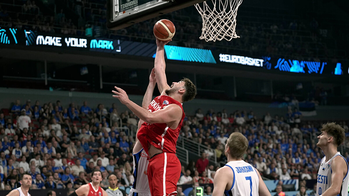 TÜRKİYE-SIRBİSTAN BASKETBOL MAÇI NASIL İZLENİR?<br><br>A Milli Erkek Basketbol Takımı'nın Sırbistan ile liderlik mücadelesini canlı ve şifresiz olarak TRT Spor'dan izlenebilecek.