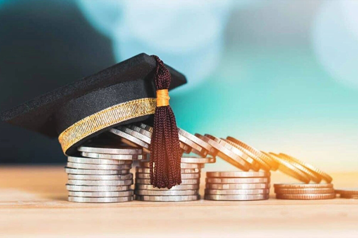 Yeni eğitim-öğretim döneminin başlamasıyla birlikte üniversite öğrencilerinin burs arayışları yoğunlaştı. Öğrencilere farklı miktarlarda finansal destek sağlayan kurumların başında Gençlik ve Spor Bakanlığı (GSB), Vakıflar Genel Müdürlüğü (VGM) ve Türk Kızılay geliyor. Bu kurumların 2025 yılı için sunduğu burs imkanları ve ödeme miktarları, öğrenciler tarafından büyük bir merakla takip ediliyor.