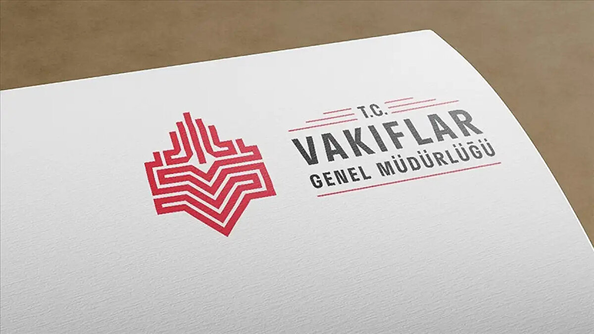 VAKIFLAR GENEL MÜDÜRLÜĞÜ: VGM BURS<br>VGM burs başvuruları, duyurulan tarihler arasında kurumun web sitesi olan www.vgm.gov.tr üzerinden online başvuru formu doldurularak gerçekleştiriliyor.<br>Geçtiğimiz eğitim döneminde burs alan öğrencilere, 8 ay boyunca (Ekim-Mayıs) aylık 3.000 TL ödeme yapılmıştı. 2025-2026 eğitim dönemi için burs miktarı ve başvuru tarihleri, önümüzdeki günlerde VGM tarafından ilan edilecek. Bu gelişmeleri yakından takip etmek, burs fırsatını kaçırmamak için önemli.<br>