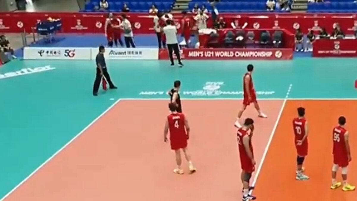 Milliler, 9-16 klasman maçında Mısır'a setlerde 3-1 (22-25,19-25,25-20,22-25) mağlup olurken maç esnasında yaşanan kavga çıktı. 