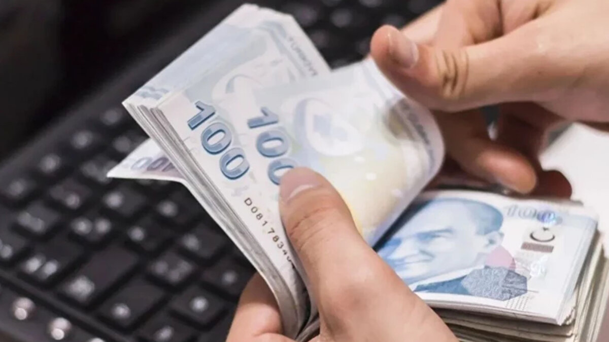 Kısaca;<br><br>Ağustos 2025 kira artış oranı: %41,13<br><br>Eylül 2025 kira artış oranı: %39,62<br><br>Hesaplamalar TÜİK’in açıkladığı TEFE TÜFE eylül 2025 verilerine göre yapılmaktadır.<br><br>Kiracılar ve ev sahipleri için büyük önem taşıyan kira artış oranı 2025, yeni dönemde hem bütçe planlamalarını hem de kira sözleşmelerini doğrudan etkilemeye devam ediyor.