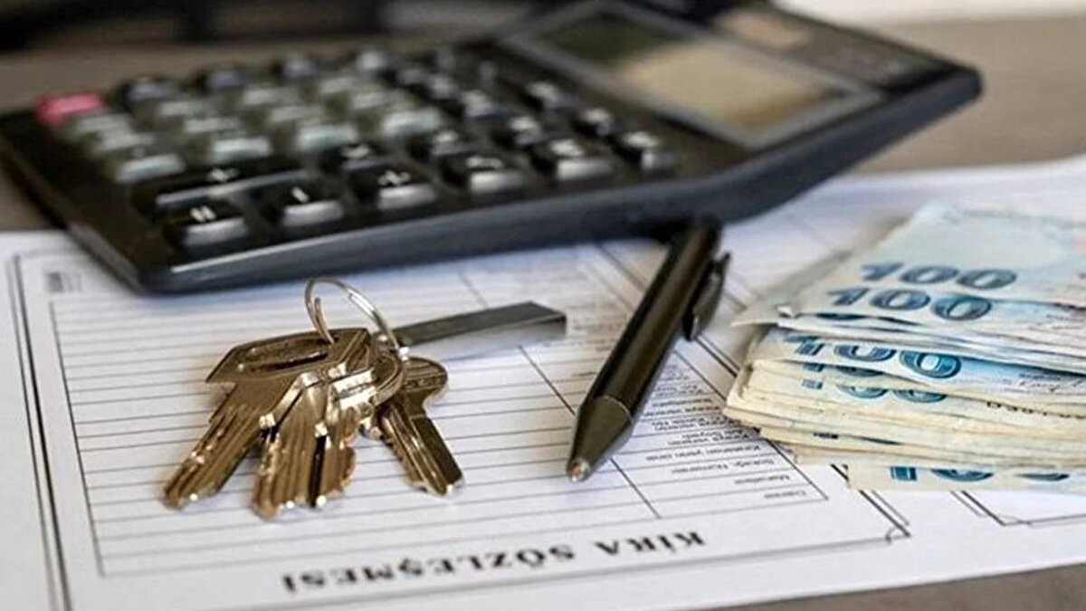 Eylül ayı kira artış oranı 2025, Türkiye İstatistik Kurumu’nun (TÜİK) ağustos ayı enflasyon rakamlarını açıklamasıyla birlikte belli oldu. Ev sahipleri ve kiracılar tarafından merak edilen kira zam oranı, TÜFE ve TEFE verilerine göre hesaplandı. Açıklanan enflasyon verileriyle birlikte, eylül kira artış oranı %39,62 olarak belirlendi. Bu oran, konut ve iş yerleri için kira sözleşmelerinde temel alınarak uygulanacak.