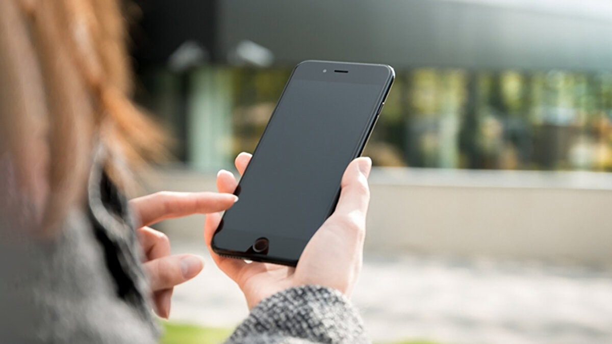 Acast ile sevdiğiniz podcast’leri indirip çevrim dışı dinleyebilirsiniz.<br><br>Shazam’ın çevrim dışı modu, duyduğunuz şarkının kaydını alır ve internet bağlantısı geldiğinde size adını söyler.<br><br>Alto’s Odyssey ve Alto’s Adventure, internetsiz oynanabilen, grafikleriyle büyüleyen keyifli oyunlardır.