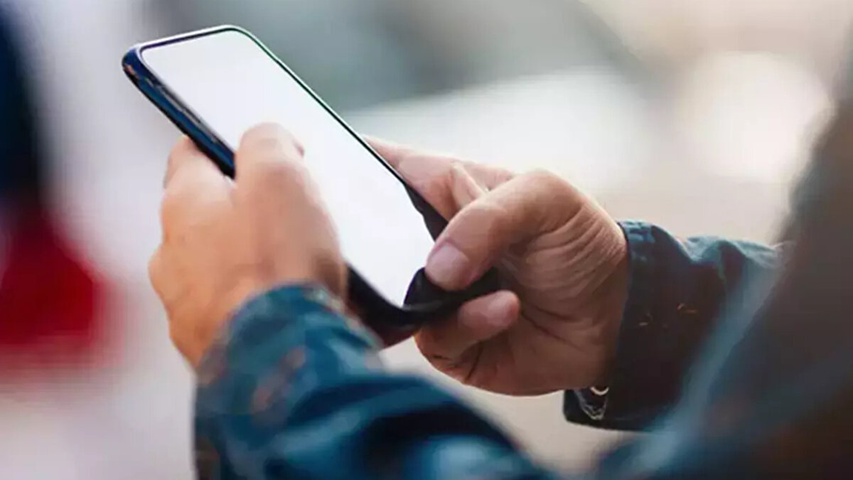 Spotify Premium ile sevdiğiniz şarkıları önceden indirip internet olmadan müzik keyfine devam edebilirsiniz.<br><br>Netflix’in indirme özelliği sayesinde yolculuklarda veya internetin olmadığı ortamlarda dizi ve film izlemek mümkün.