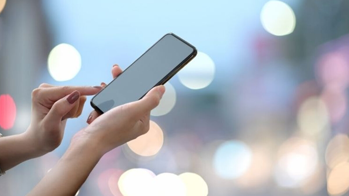 Telefonlarımız artık günlük yaşamın vazgeçilmezi haline geldi. Ancak internetin çekmediği bir yerde, yolda ya da tatilde kaldığınızda işler karışabiliyor. Neyse ki bazı uygulamalar internetsiz de çalışıyor ve hayatı kolaylaştırıyor.