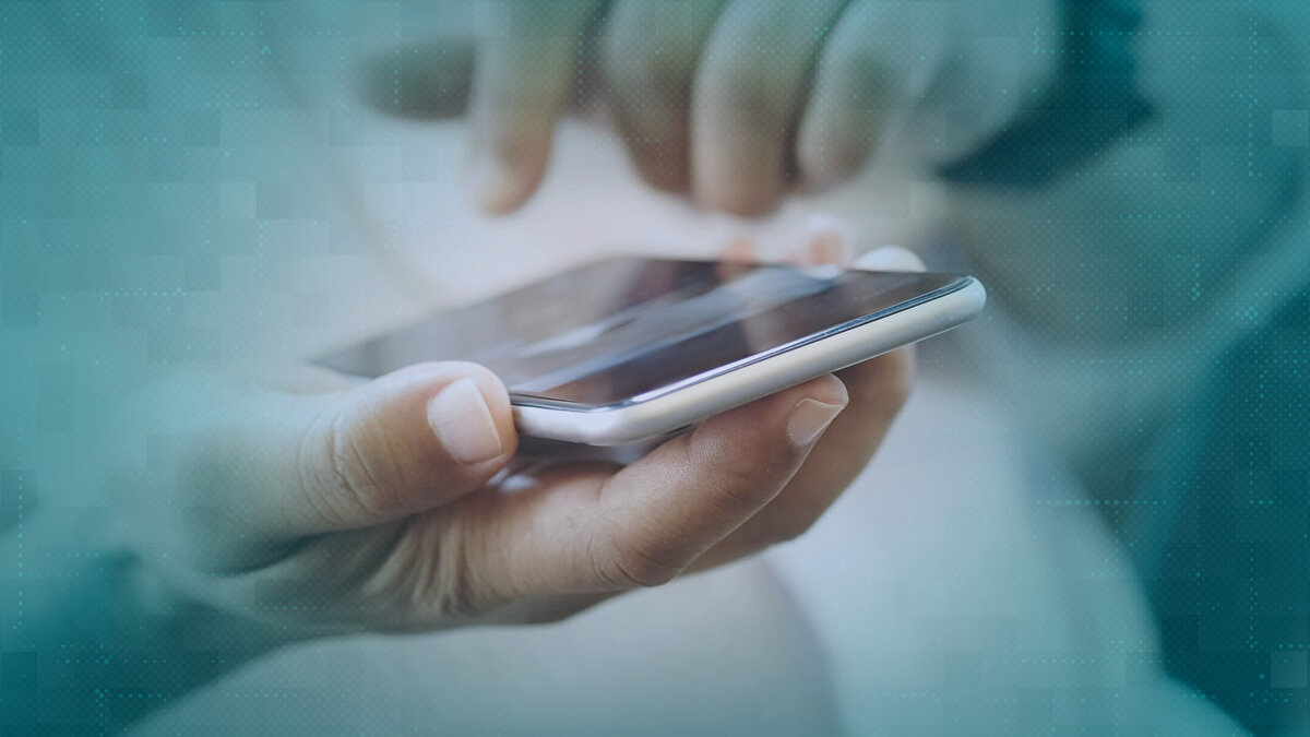 Google Haritalar sayesinde çevrim dışı haritaları indirerek internet olmadan da yolunuzu bulabilirsiniz.<br><br>Google Çeviri çevrim dışı dil paketleriyle yabancı bir ülkede menüleri ve tabelaları rahatça anlayabilirsiniz.