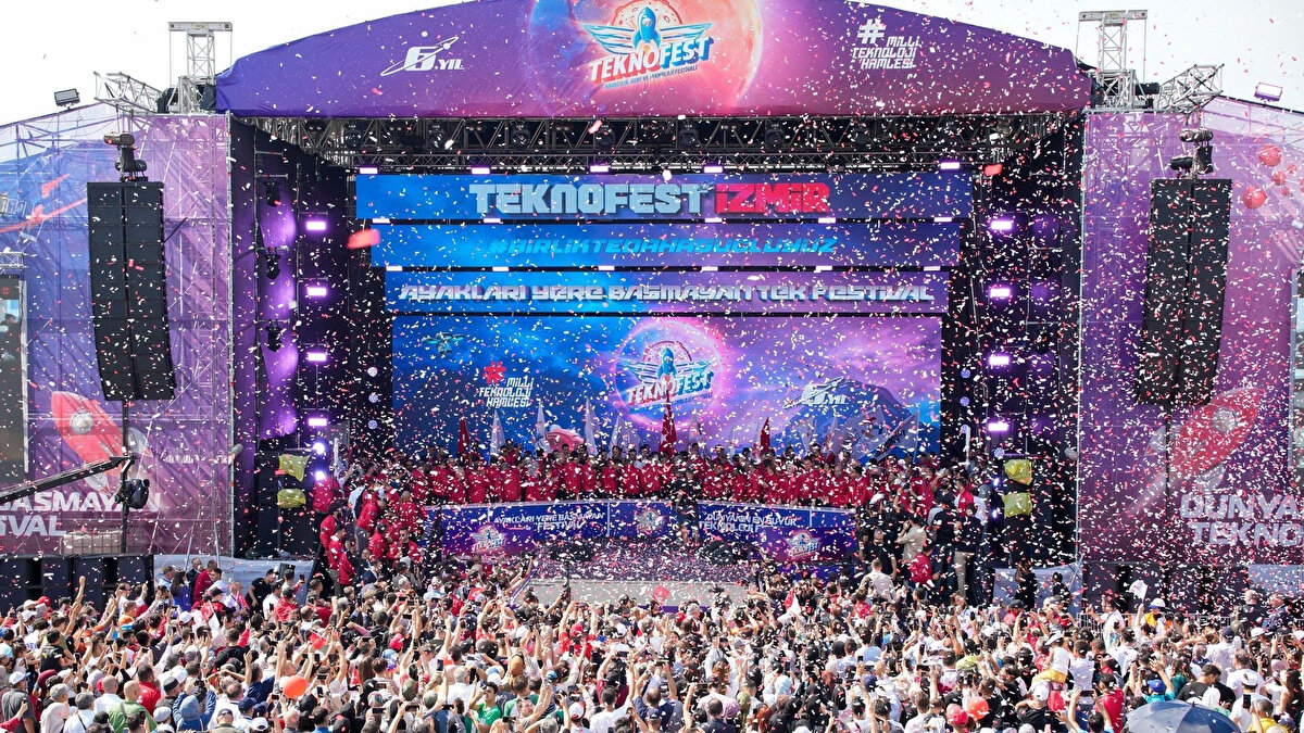 ULAŞIM İÇİN TOPLU TAŞIMA KULLANIN<br><br>Etkinlik alanına ulaşımda yaşanabilecek trafik yoğunluğunu önlemek ve ziyaretçilerin hızlı bir şekilde alana ulaşmasını sağlamak amacıyla toplu taşıma araçlarının kullanılması tavsiye ediliyor. Böylece hem trafik sıkışıklığı azalacak hem de ziyaretçiler daha kolay bir şekilde festivale katılabilecek.<br>