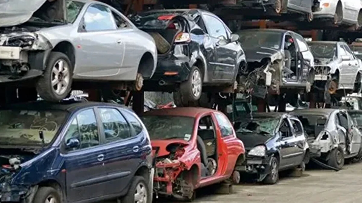 Vatandaşlar, hurda teşviki ve ötv indirimiyle ilgili son dakika gelişmelerini TBMM ve Sanayi Bakanlığı açıklamalarından takip edebilir. Programın başlamasıyla birlikte özellikle 3 ve daha fazla çocuğa sahip aileler için yerli ve sıfır otomobile ulaşmak çok daha kolay olacak.