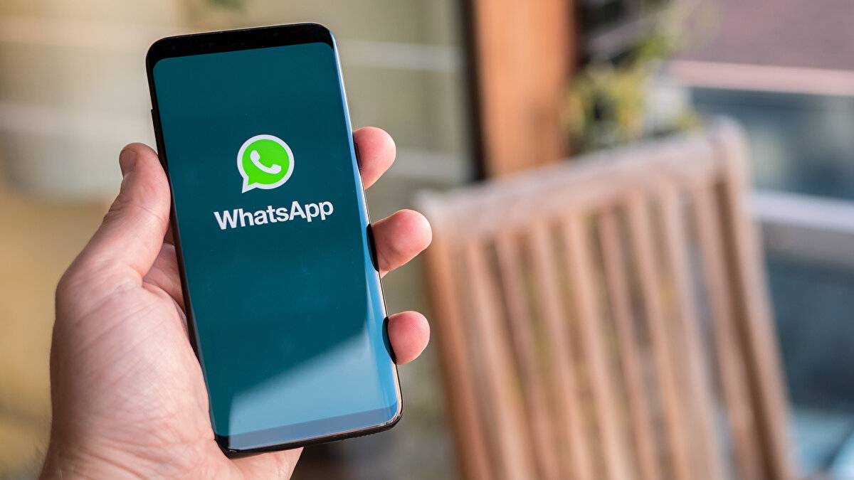 TEMEL GÜVENLİK GARANTİLERİNİ SAĞLAMIYOR<br><br>Avrupa Birliği üyesi Fransa, kamu personelinin WhatsApp ve benzeri yabancı mesajlaşma uygulamalarını kullanmasını yasakladı. Başbakan François Bayrou imzasıyla yayımlanan genelgede, bu uygulamaların “temel güvenlik garantilerini sağlamadığı” vurgulandı.<br>