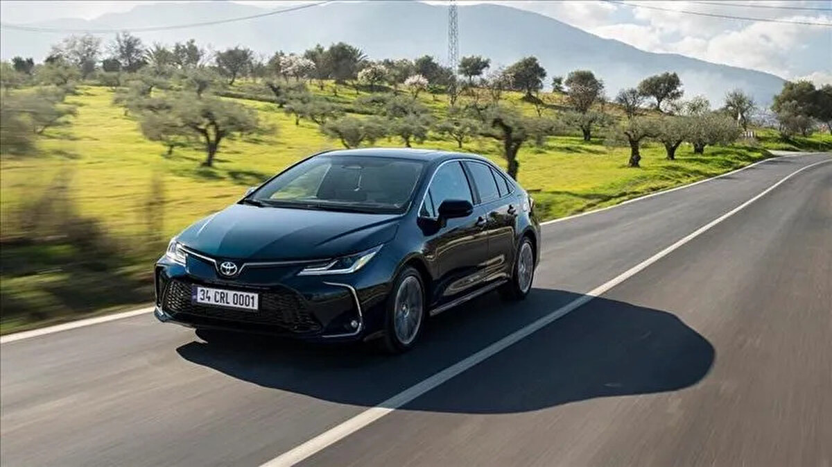 <br><br>TOYOTA<br><br>Corolla: 1.718.000 – 2.126.000 TL<br><br>Corolla Hybrid: 2.197.500 – 2.200.000 TL<br><br>Corolla Cross Hibrit: 2.072.000 – 2.544.500 TL<br><br>C-HR Hibrit: 1.950.000 – 2.559.000 TL<br><br>Corolla HB Hibrit: 1.936.000 – 2.217.000 TL<br><br>Yaris Cross Hibrit: 2.032.000 – 2.383.500 TL<br><br>Yaris Hibrit: 1.720.000 – 1.999.500 TL<br><br>RAV4 Hibrit: 4.554.000 – 4.824.000 TL<br><br>Land Cruiser Prado: 9.550.000 TL<br>