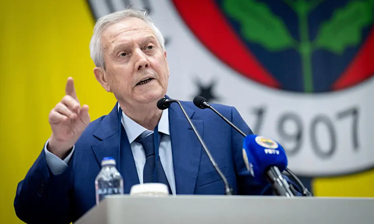 Aziz Yıldırım aday olacak mı?<br><br><br>Geçtiğimiz günlerde aday olacağına dair iddialar ortaya atılan Aziz Yıldırım, Sözcü'nün haberine göre bu fikrinden vazgeçti.<br><br>