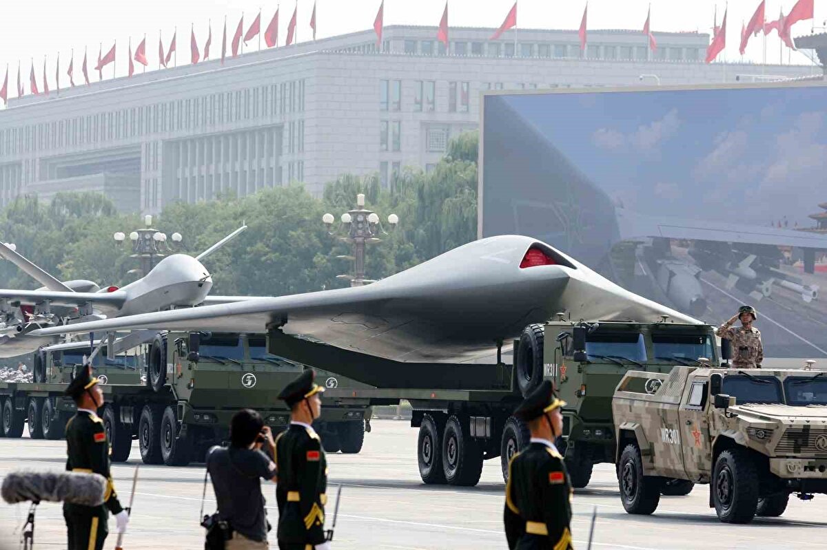 "Çin durdurulamaz"<br>Törende bir konuşma yapan Xi, Çin’in zaferinin 80’inci yıldönümünü anmak için bir araya geldiklerini belirterek, Çin halkını tarihi ve Japonya’ya karşı verilen savaşa katılanları hatırlamaya çağırdı. Çin’in Japonya’ya karşı verdiği savaşa "önemli katkılarda bulunan ülkelere içtenlikle teşekkür ettiğini" belirten Xi, "Tarih bize insanlığın birlikte yükselip birlikte düştüğünü hatırlatıyor. Çin durdurulamaz ve Çin halkı zorbalar tarafından korkutulamaz. Her zaman ilerlemeye devam eder" ifadelerini kullandı.