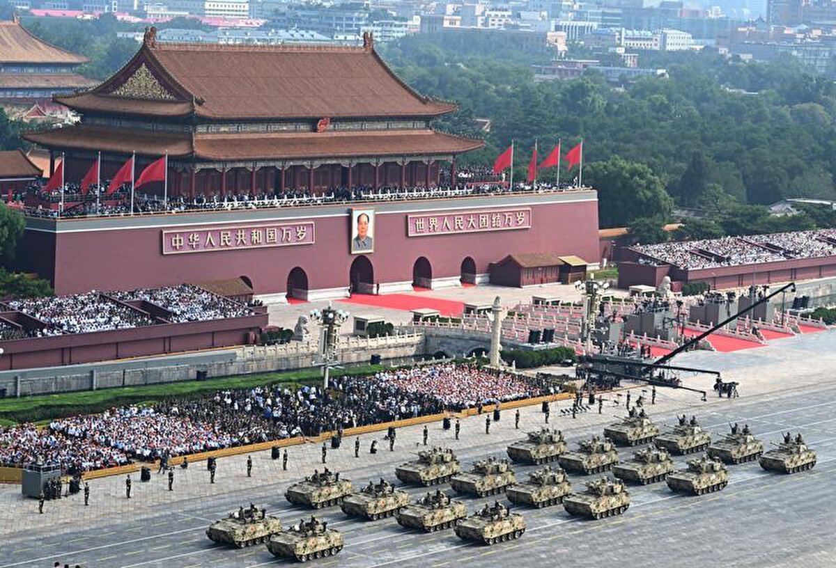 Çin, İkinci Dünya Savaşı’nda Japonya karşısında kazanılan zaferin kutlandığı 3 Eylül Zafer Günü dolayısıyla görkemli bir askeri geçit törenine ev sahipliği yaptı.