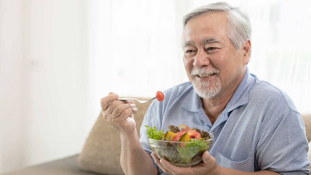 Bitkisel beslenmeye öncelik verme<br><br>Az et, az şeker; çok tahıl, baklagil, zeytinyağı gibi bitki kaynaklı gıdalar