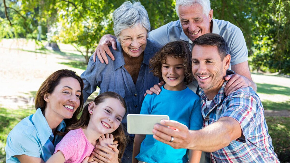 Sosyal çevreyi güçlü tutmak<br><br>Aile ve arkadaşlarla düzenli etkileşim, aidiyet hissi