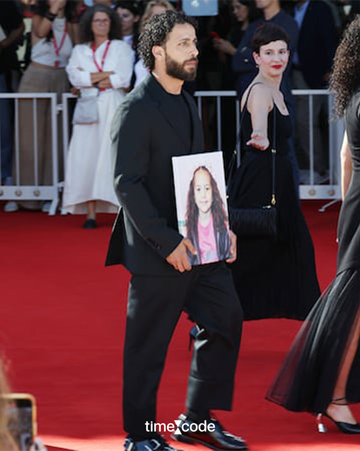 Gazze’nin kuzeyinde, amcaları ve kuzenlerinin cansız bedenleri arasında mahsur kalan küçük Hind’in son telefon görüşmesi filmde merkezde yer alıyor.