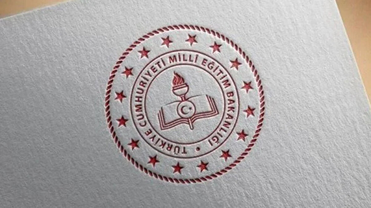 Ortak Yazılı Sınavlarda Senaryo Seçimi<br><br>Okul genelinde yapılacak ortak yazılı sınavlarda hangi senaryonun kullanılacağı, eğitim kurumu sınıf/alan zümresi tarafından belirlenecek. Tüm sınav soruları ise belirlenen konu soru dağılım tablosuna göre hazırlanacak. Böylece öğrencilerin hangi konulara daha çok ağırlık vermesi gerektiği netleşmiş olacak.