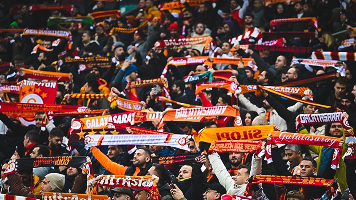 2025 yılına geldiğimizde Galatasaray'a ayrılan tribünde yaklaşık 3 bin bilet bulunuyor. Konu ile alakalı Eintracht yöneticisi Philipp Reschke, piyasa durumunu takip etmek ve sarı kırmızılı taraftarın bilet alamaması için bir hukuk bürosu ile anlaştı.