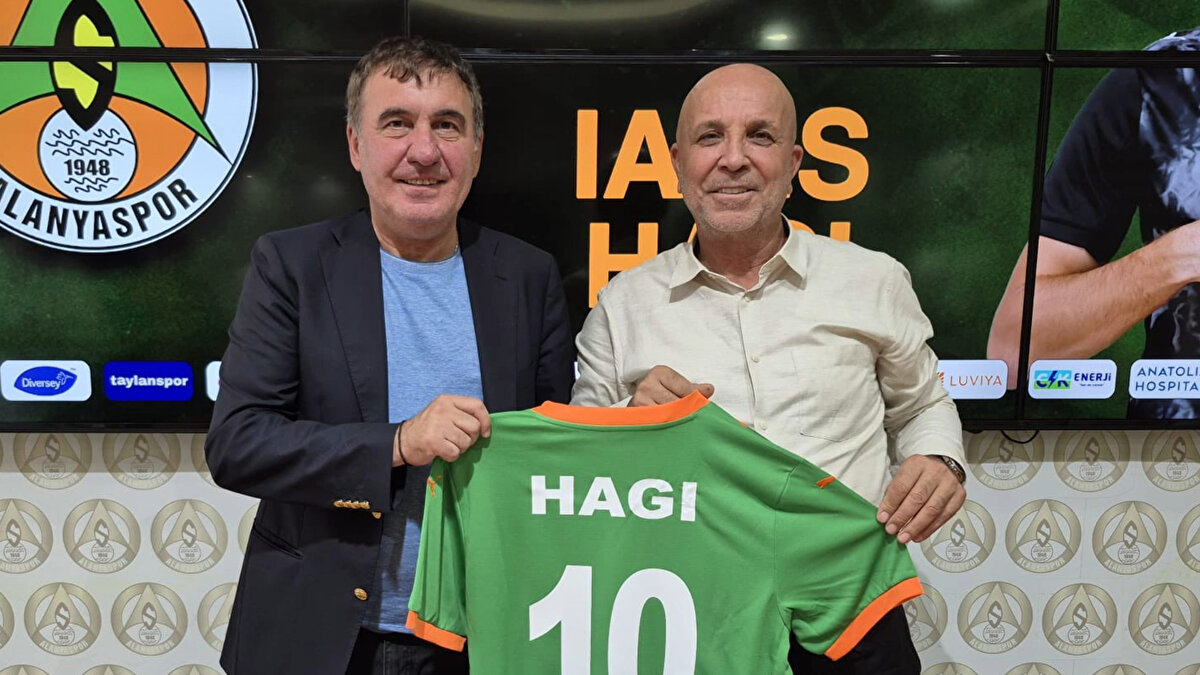 Gerçekleştirilen imza törenine ise efsane futbolcu Gheorghe Hagi'de katıldı. 