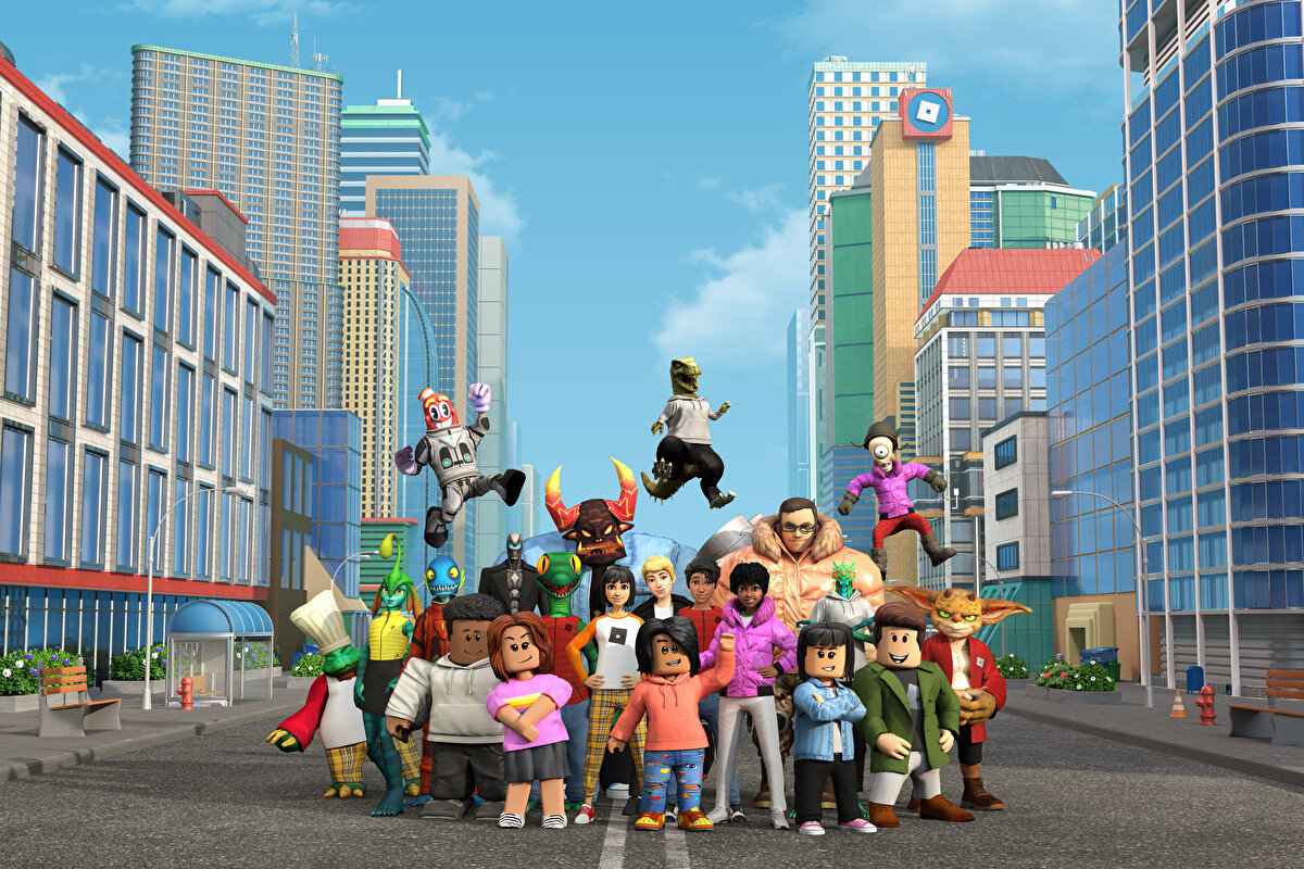 ROBLOX AÇILACAK MI?<br>Türkiye’de yaklaşık 15 milyon oyuncusu bulunan Roblox, 7 Ağustos 2024’te Adana 6. Sulh Ceza Hâkimliği kararıyla erişime kapatılmıştı. Adana Cumhuriyet Başsavcılığı’nın “çocukların cinsel istismarı” ve “kumar” içerikleri iddiasıyla başlattığı soruşturma, platformun Türkiye’deki faaliyetlerini durdurmuştu.<br>Aradan geçen sürede hem oyuncular hem de ebeveynler gelişmeleri yakından takip ederken, şirket güvenlik konusunda yeni adımlar atmaya başladı. 4 Eylül 2025’te tanıtılan yaş doğrulama sistemi, Roblox’un çocuk güvenliğini artırma çabalarının en somut örneği olarak öne çıktı.<br>