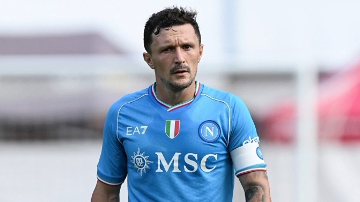 Napoli'de 7,5 sezon forma giydi<br><br>Portekizli deneyimli futbolcu, Ocak 2024'te Napoli ile yollarını ayırdı. 7,5 sezon boyunca İtalyan devinde oynayan tecrübeli bek, 227 maçta forma giydi. Napoli kariyeri boyunca Rui, 3 gol ve 26 asistlik katkı sağladı.