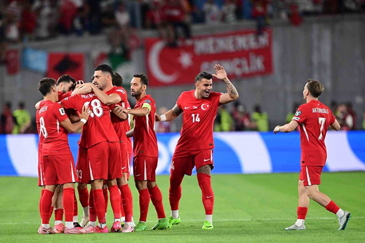 Kerem'in Fenerbahçe'ye transferi sonrası sosyal medyada birbirlerini takipten çıkan ikilinin arasının bozulduğu konuşulmuştu.<br>