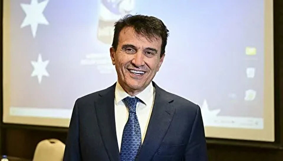 Eksiler, artılar konuşuldu. Listedeki isimlerle nihai görüşmeler artık yapılacak. Koşullar öğrenilecek. Hafta başına kadar teknik direktörümüz belli olacak." diye konuştu.