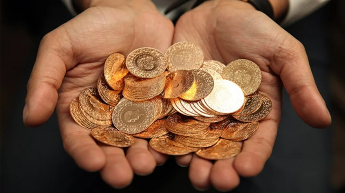 Ons 5 bin dolara çıkarsa gram altın ne olur?<br><br>Analistler, ons altının 5 bin dolara yükselmesi halinde, kurun 41,15 seviyelerinde sabit kalması durumunda gram altının 6 bin 600 liraya ulaşabileceğini öngörüyor.