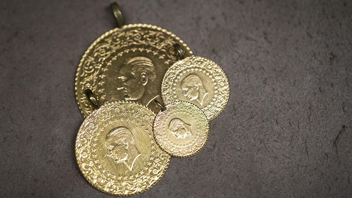 Raporda, 2026 ortasına kadar ons başına 4 bin dolarlık temel tahmin, 4 bin 500 dolarlık “kuyruk riski” senaryosu ve ABD Hazine piyasasının sadece yüzde 1’inin altına kaymasıyla 5 bin dolarlık potansiyel değerlendirildi.