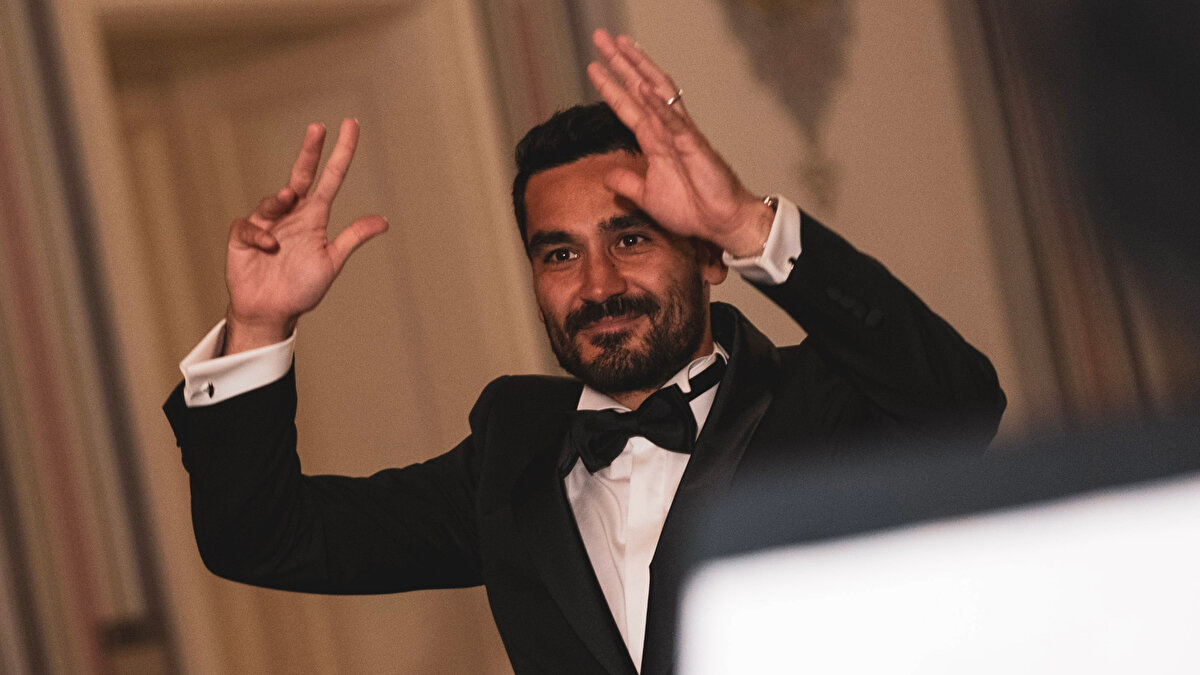 Avrupa transfer sezonunun kapanmasının ardından Galatasaray Şampiyonlar Ligi'ne yaptığı kadro bildirimini resmi sitesinden duyurdu. Sarı kırmızılı takımın yeni transferleri Uğurcan Çakır, Wilfried Singo ve İlkay Gündoğan listede yerini aldı. 