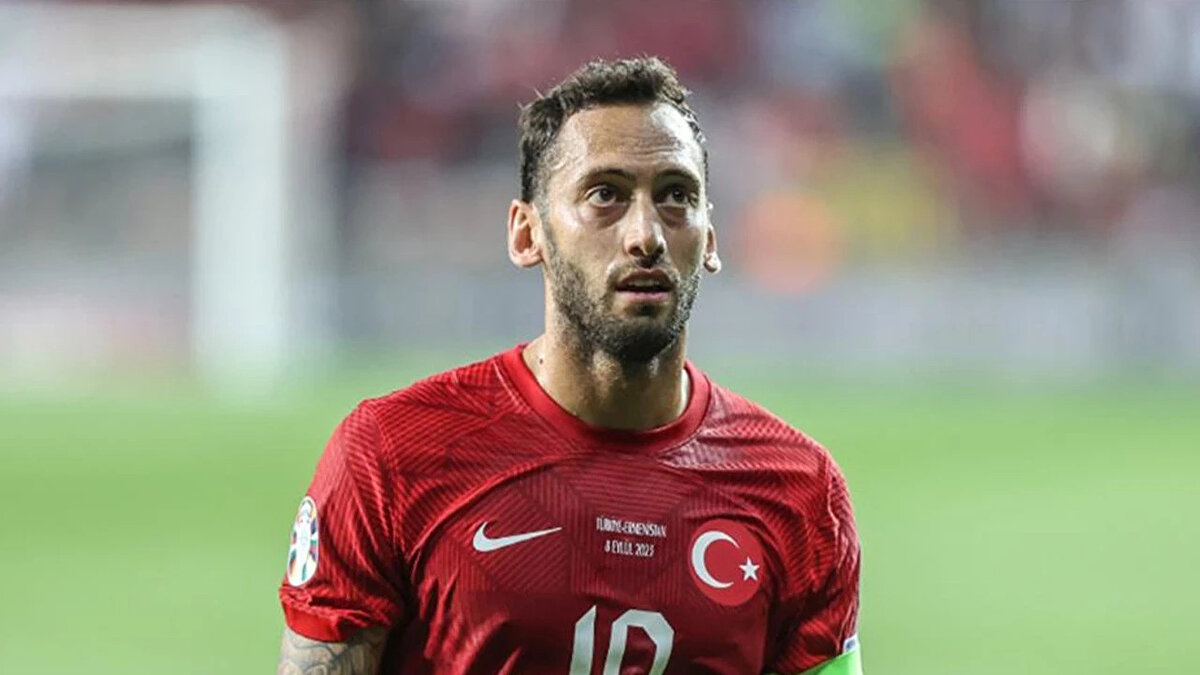 Pazarlıkların zorlu geçmesinde takvim de etkili. Serie A’da yaz penceresinin kapanmasıyla Inter’in yerine oyuncu alamayacak olması, ayrılığa frene neden oluyor. Bu nedenle “kısmi indirim” ihtimali konuşulsa da, düşük bonservise onayın kısa vadede zor olduğu belirtiliyor.