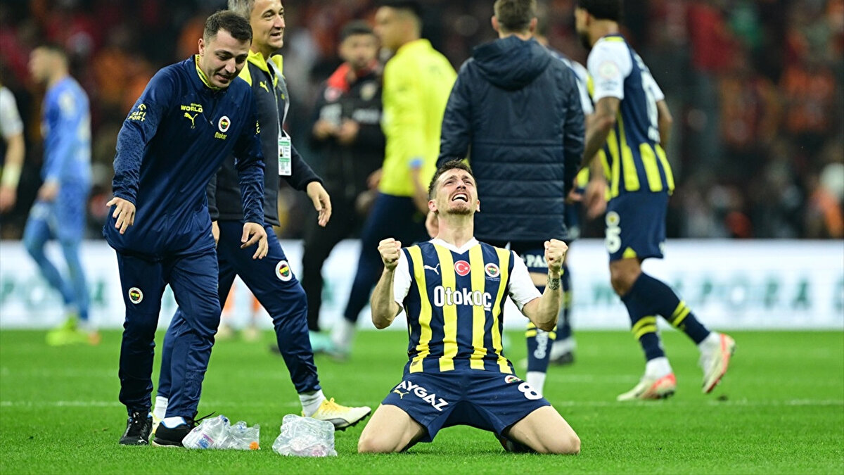 Fenerbahçe, 2025/26 sezonunda UEFA Avrupa Ligi’nde mücadele edecek kadrosunu UEFA’ya sundu. Kadroda yer alan isimler kadar liste dışı kalan oyuncular da büyük yankı uyandırdı.