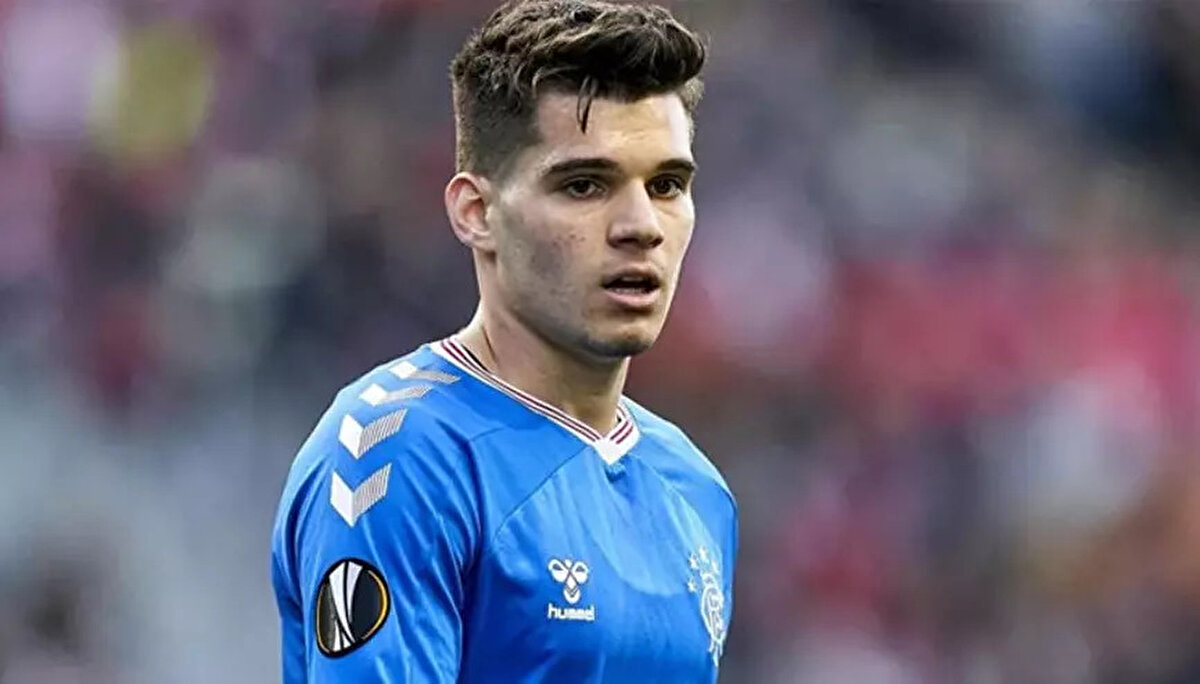 Fatih Karagümrük ile büyük ölçüde anlaşmasına rağmen son anda gerçekleşmeyen transferin ardından Alanyaspor devreye girdi. Akdeniz ekibi, Ianis Hagi ile el sıkışarak Süper Lig’de sürpriz bir hamleye imza attı.