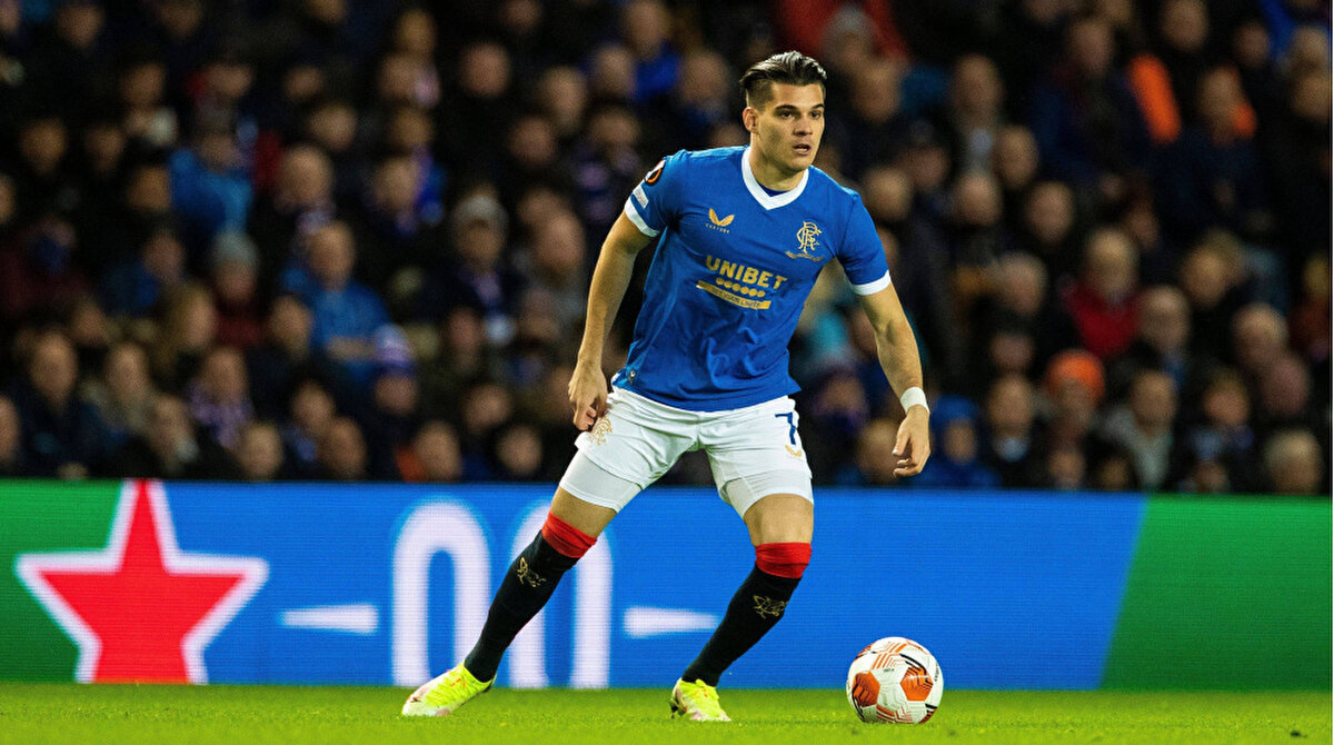 Alanyaspor yönetimi, taraftarı heyecanlandıran transfer için bugün resmi imza töreni düzenleyecek. Ianis Hagi, sözleşmeyi imzaladıktan sonra takıma katılacak.