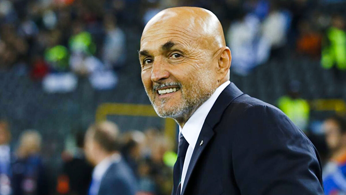 66 yaşındaki çalıştırıcı son olarak İtalya Milli Takımını çalıştırmıştı. 2022-23 sezonunda ise Napoli'yi 33 yılın ardında Serie A'da şampiyon yaparak adını tarihe geçirmişti. 