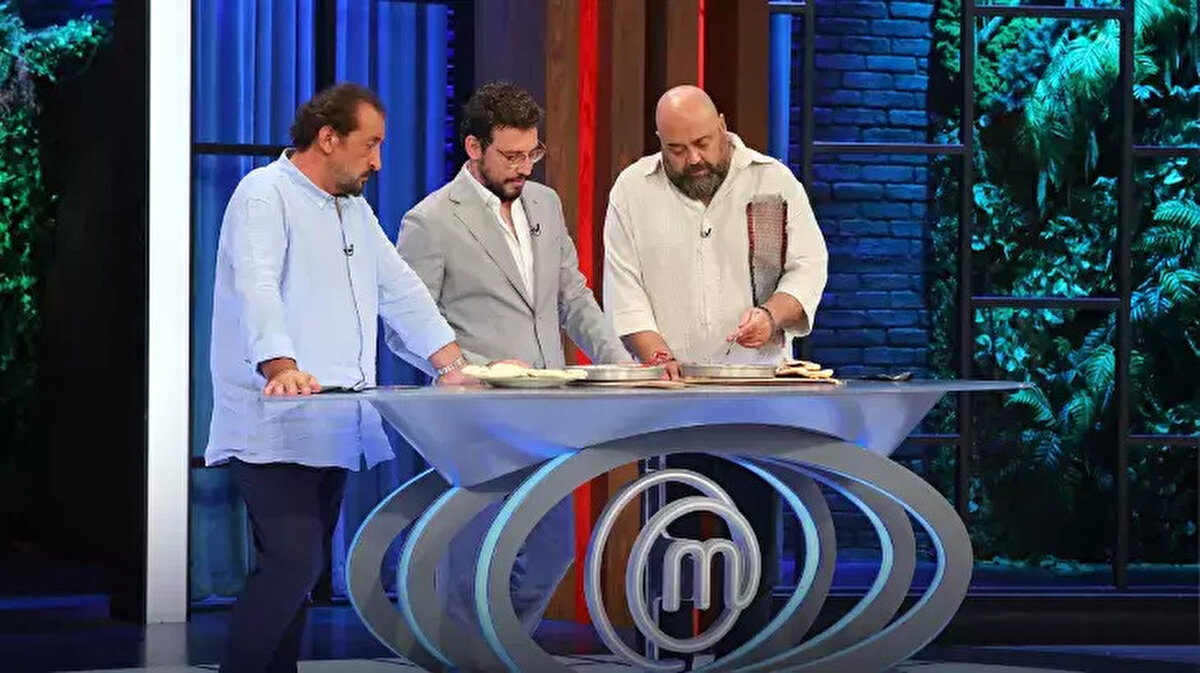 MASTERCHEF 3. VE 4. ELEME ADAYLARI KİM OLDU?<br><br>Eleme potası ise bir kez daha hareketlendi. Haftanın 3. eleme adayı Çağlar, 4. eleme adayı ise Ayten olarak belirlendi.