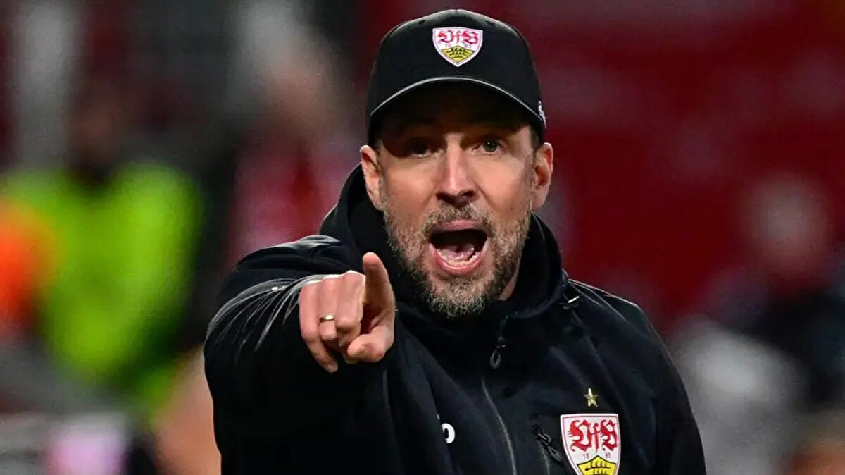 Sky Sports'a konuşan Hoeness, "Herhangi bir şey duymadım, bana böyle bir ilgi gösterilmedi. Bu kesinlikle söz konusu bile değil. Medya bunu büyük bir haber olarak görüyor ama benim için söz konusu değil." dedi.