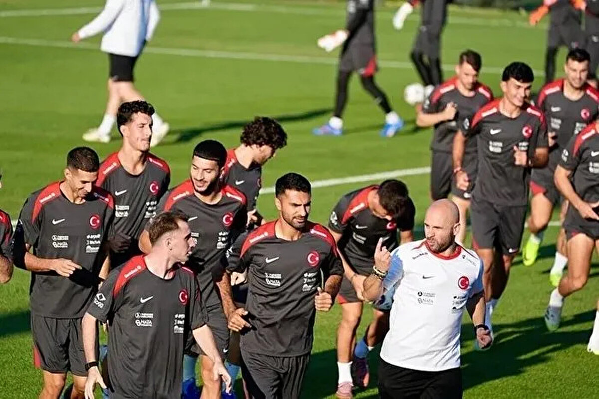 GÜRCİSTAN TÜRKİYE MAÇI HANGİ KANALDA, ŞİFRELİ Mİ ŞİFRESİZ Mİ?<br><br>Ay-yıldızlı ekip ile Gürcistan arasındaki kritik karşılaşma, TV8 ekranlarından canlı ve şifresiz olarak yayınlanacak.