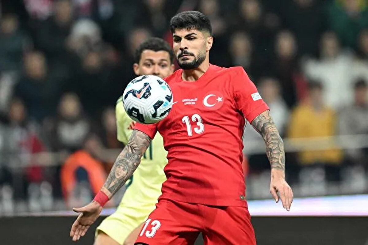 A MİLLİ TAKIMIN ADAY KADROSU<br><br>Teknik direktör yönetiminde belirlenen A Milli Takım aday kadrosunda şu isimler bulunuyor:<br><br>Kaleci: Altay Bayındır, Berke Özer, Mert Günok, Uğurcan Çakır<br><br>Defans: Abdülkerim Bardakcı, Çağlar Söyüncü, Eren Elmalı, Ferdi Kadıoğlu, Merih Demiral, Mert Müldür, Samet Akaydin, Yusuf Akçiçek, Zeki Çelik<br><br>Orta saha: Demir Ege Tıknaz, Hakan Çalhanoğlu, İsmail Yüksek, Kaan Ayhan, Orkun Kökçü, Salih Özcan<br><br>Forvet: Arda Güler, Barış Alper Yılmaz, Can Uzun, Deniz Gül, İrfan Can Kahveci, Kenan Yıldız, Kerem Aktürkoğlu, Oğuz Aydın, Yunus Akgün