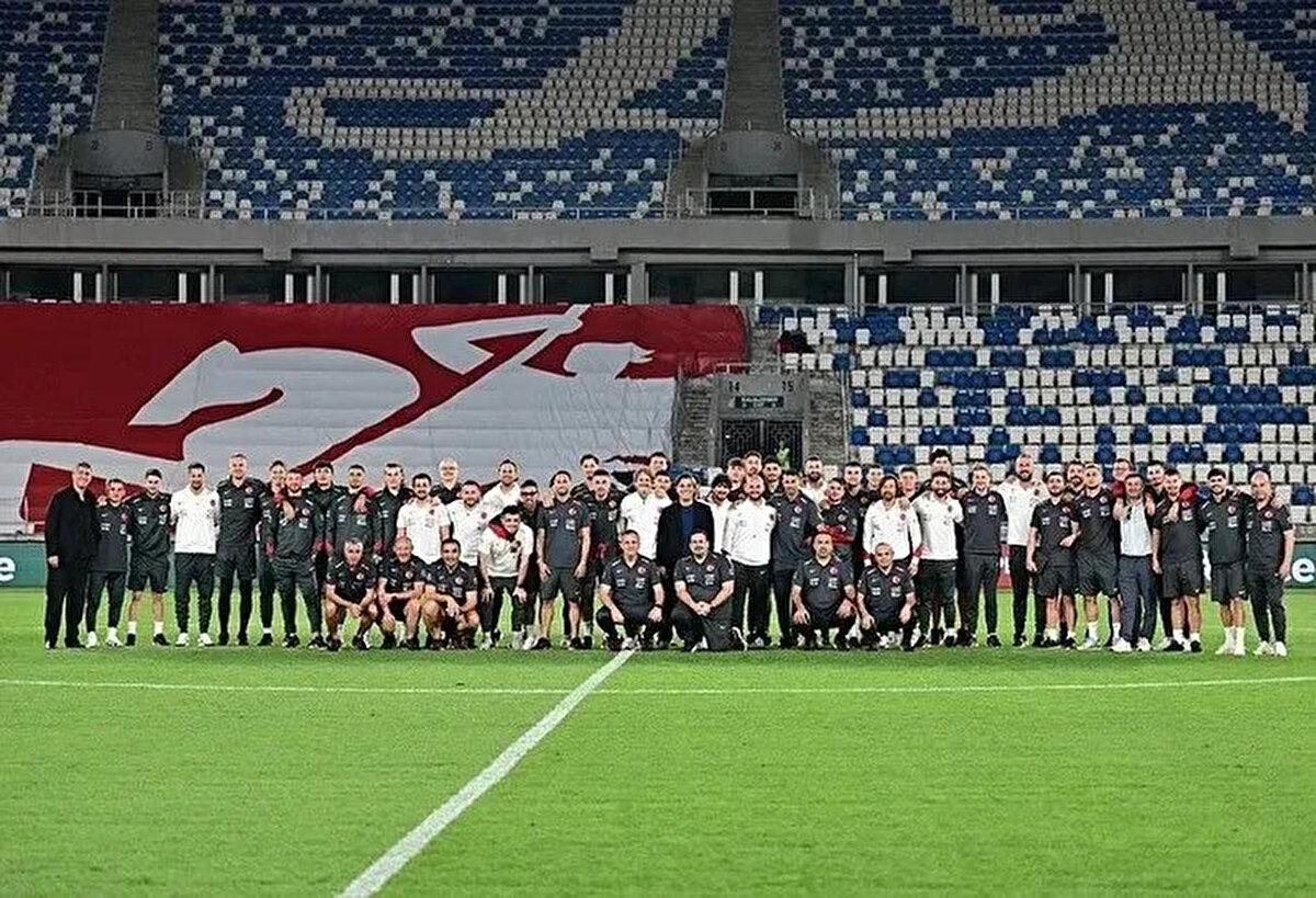 Muhtemel 11’ler<br><br>Gürcistan: Mamardashvili, Azarovi, Kashia, Goglichidze, Lochoshvili, Kocharashvili, Mekvabishvili, Lomimadze, Kiteishvili, Kvaratskhelia, Mikautadze<br><br>Türkiye: Uğurcan Çakır, Zeki Çelik, Merih Demiral, Abdülkerim Bardakcı, Eren Elmalı, İsmail Yüksek, Hakan Çalhanoğlu, Barış Alper, Arda Güler, Kenan Yıldız, Kerem Aktürkoğlu