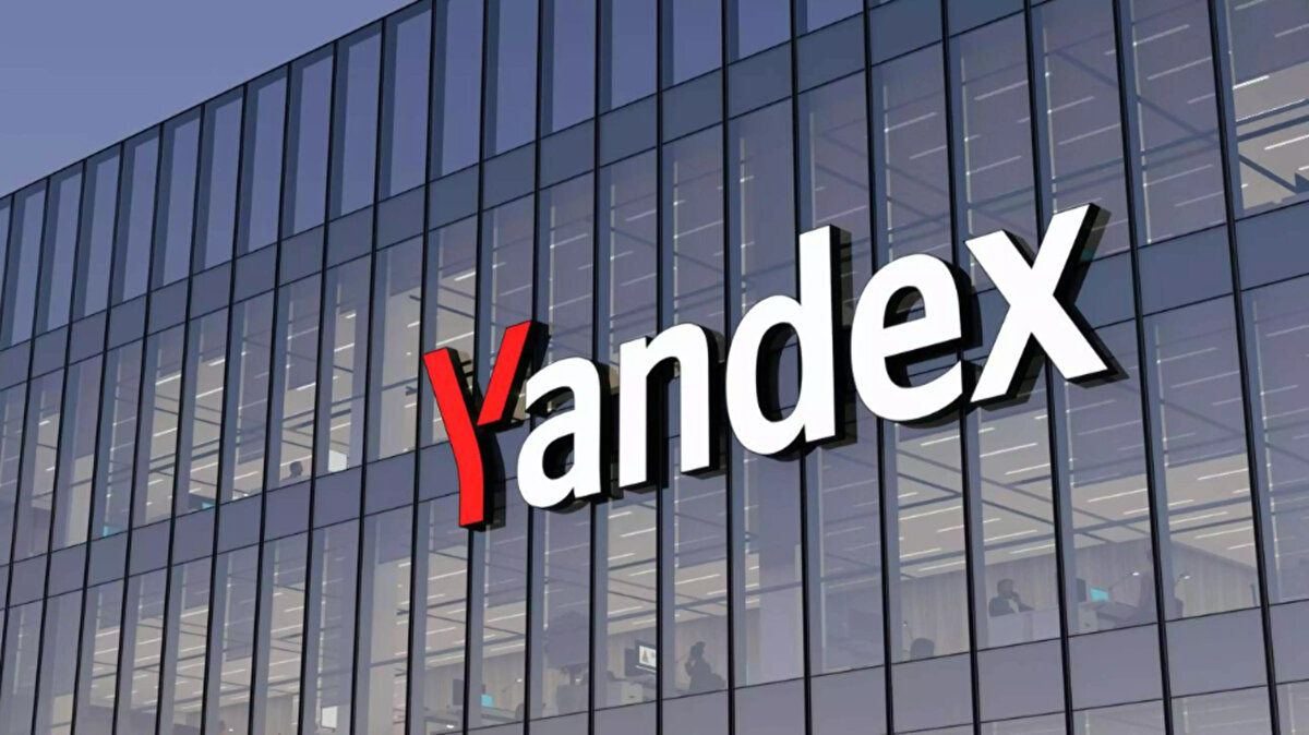 Yandex<br><br>1997’de Rusya’da kurulan Yandex, bugün sadece bir arama motoru değil, aynı zamanda teknoloji ekosistemi haline gelmiş durumda. Google ve Baidu’nun ardından dünyanın en büyük 3. arama motoru konumunda. Arama hizmetinin yanı sıra haritalar, e-posta, taksi hizmeti (Yandex Taxi), e-ticaret, mobil uygulamalar ve yapay zekâ destekli reklam çözümleri sunuyor. Özellikle Rusya ve çevresindeki ülkelerde pazar lideri konumunda.<br>